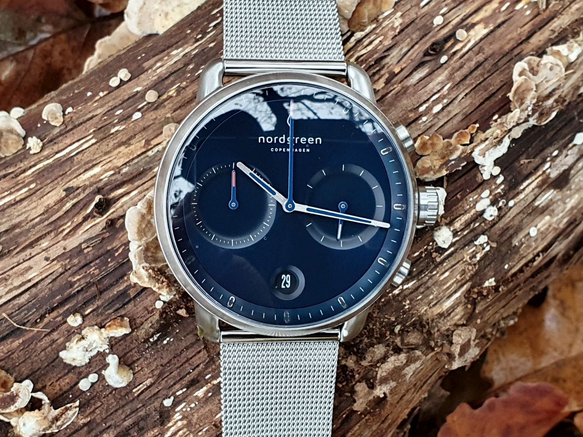 Nordgreen - The Pioneer - Chronograph Uhr für Herren mit Ziffernblatt Blau, Gehäuse 42 mm Silber, Mesharmband Silber