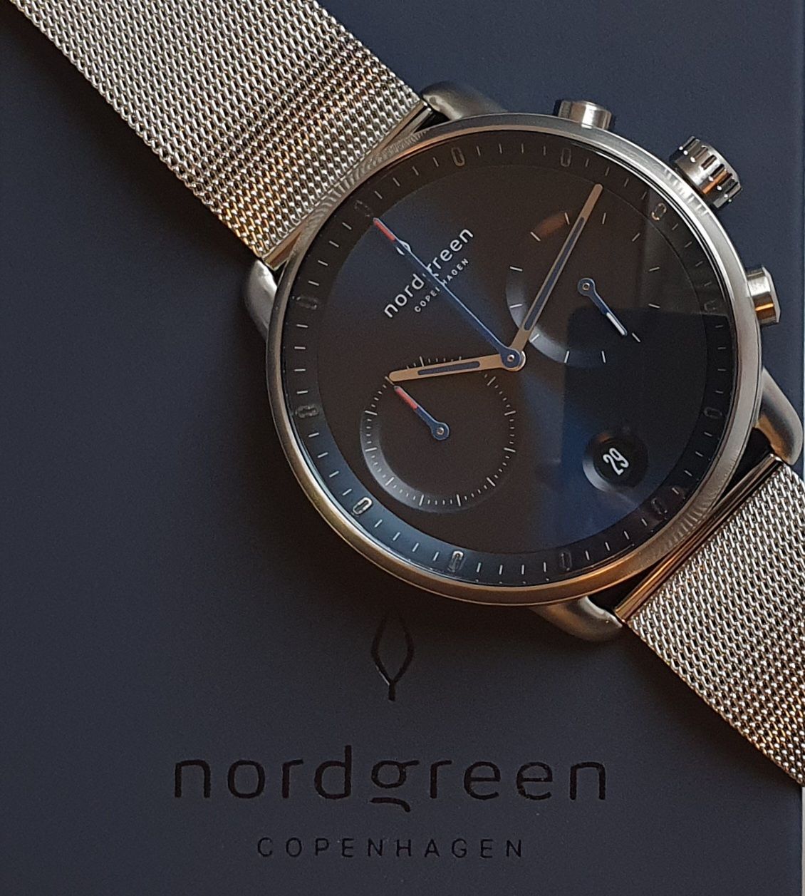 Nordgreen - The Pioneer - Chronograph Uhr für Herren mit Ziffernblatt Blau, Gehäuse 42 mm Silber, Mesharmband Silber