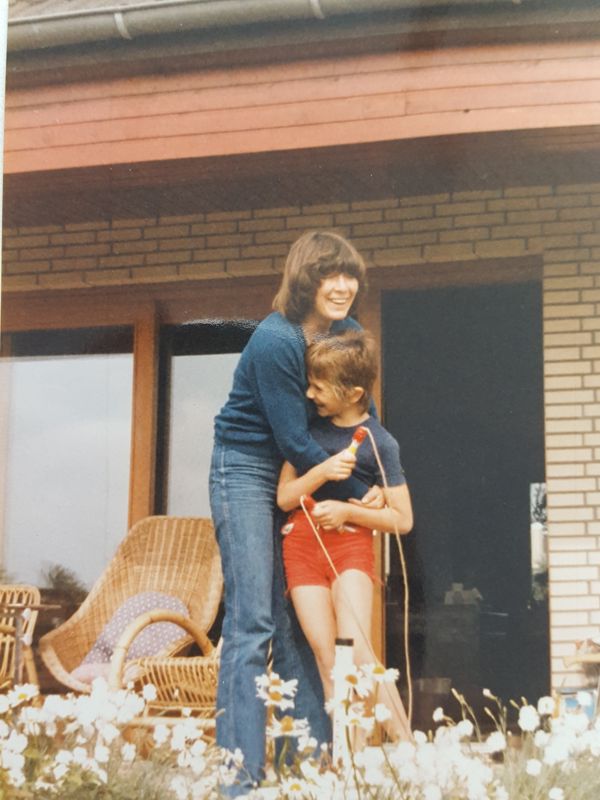 Ines Meyrose 1979 mit ihrer Mutter