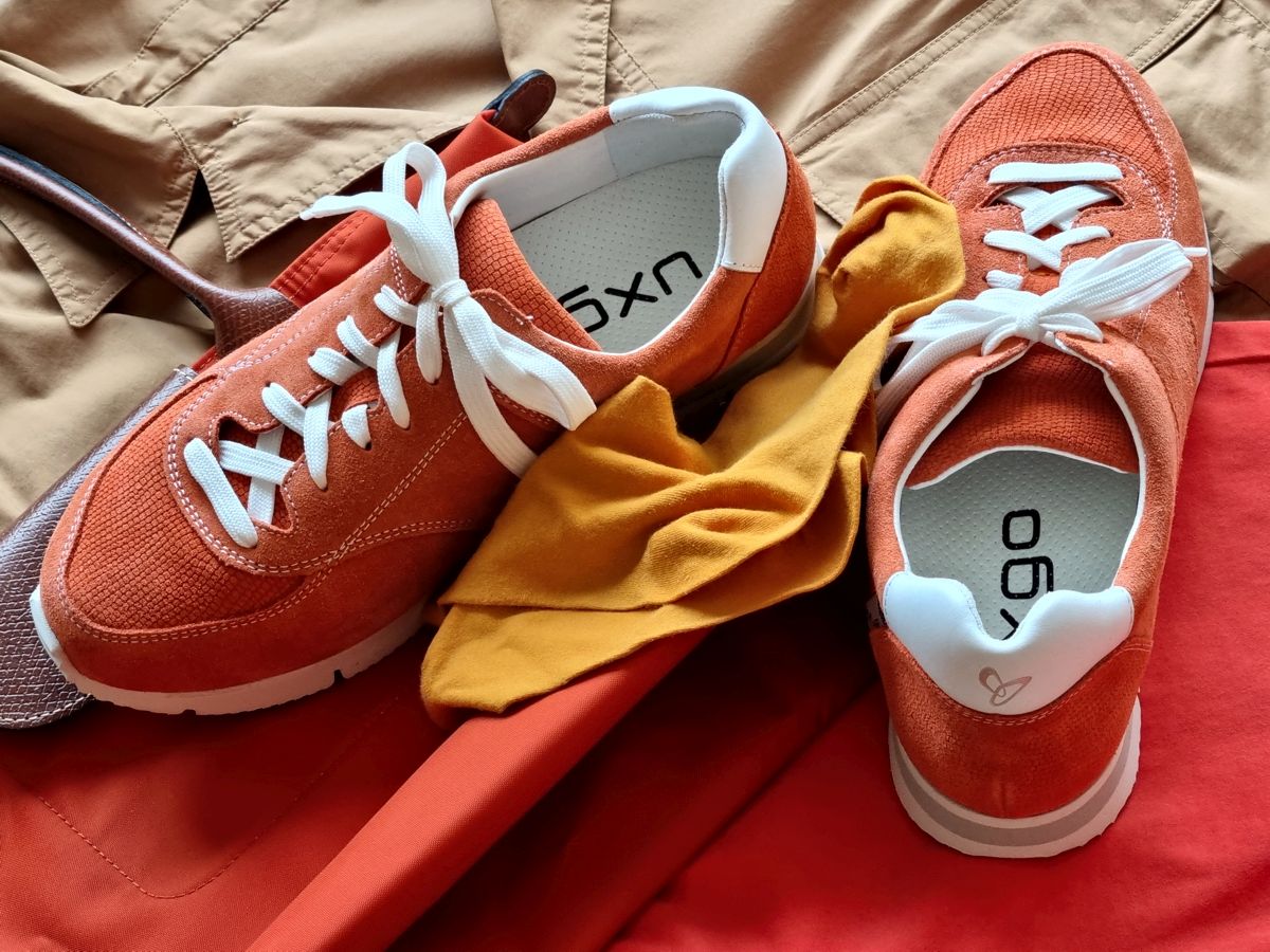 UXGO Schuhe für Hallux in Weite G - Modell Amber - in warmen Rot-/Orange-Brauntönen kombiniert für den Herbstfarbtyp