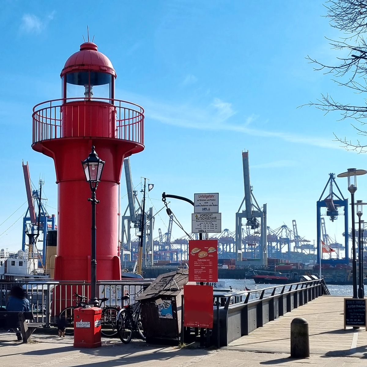 Alter Leuchtturm Pagensand-Süd im Museumshafen Övelgönne in Hamburg