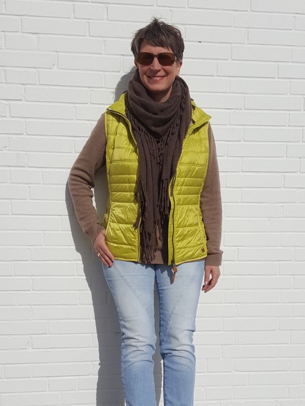 Ines Meyrose - Outfit 2016 mit gelber Steppweste