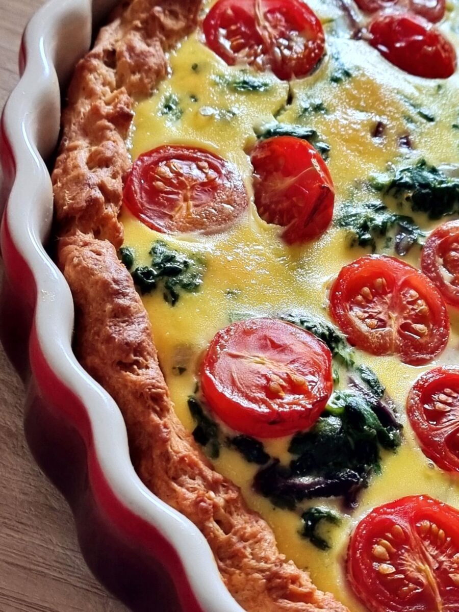 Quiche mit Spinat und Tomaten