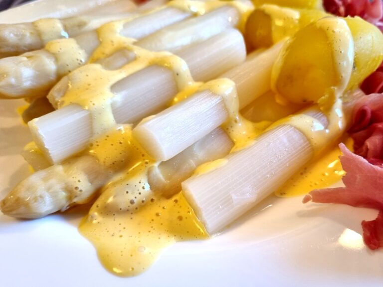 Sauce Hollandaise - eine schnelle Soße zu Spargel, Pellkartoffeln und Schinken