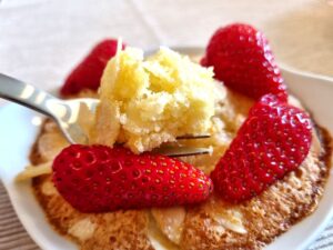 Butterkuchen ohne Butter - Buttermilchkuchen mit Erdbeeren als Nachtisch