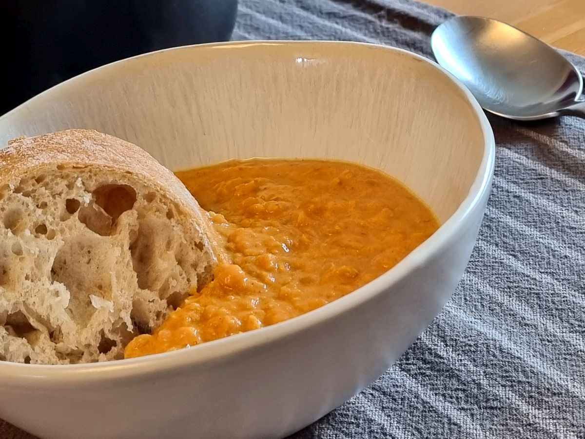 Rote-Linsen-Kokos-Suppe à la Rostrose