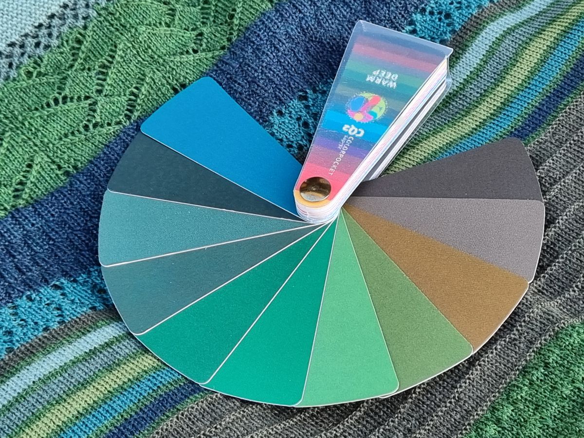 Farbberatung - Farbfächer deep warm - Auszug Blau, Grün, Braun - Vorderseite