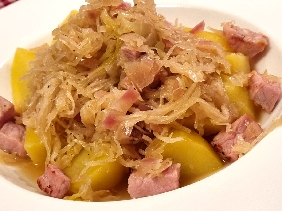 Sauerkraut mit Kassler und Kartoffeln