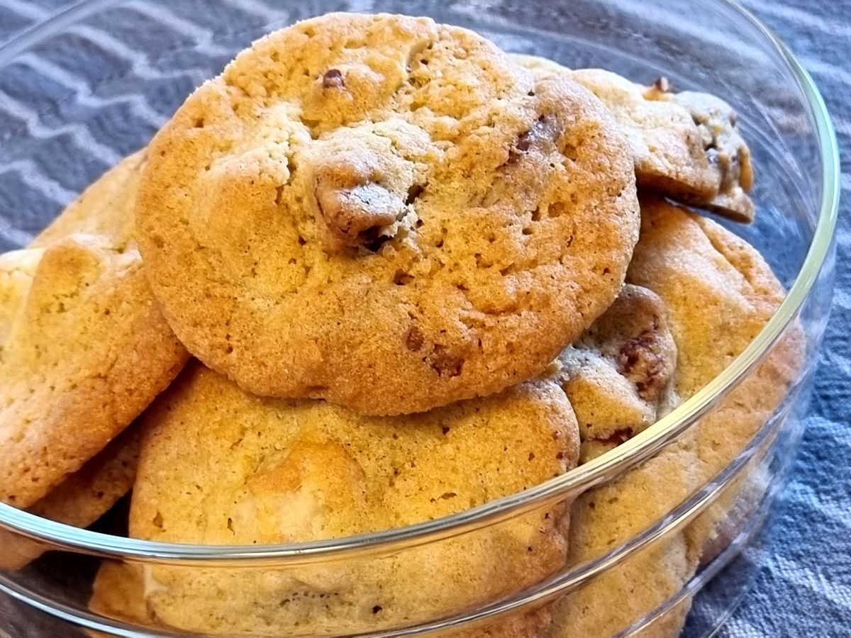 Cookies mit ganzen Nüssen