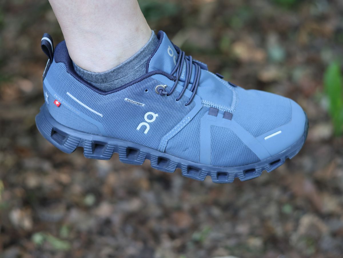 Sneaker On Cloud 5 metal/navy waterproof