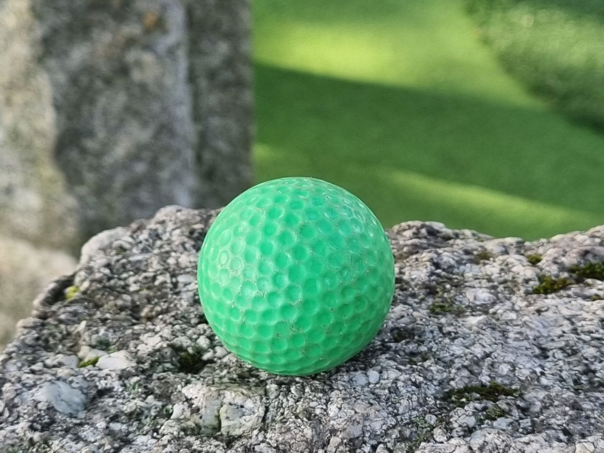 Minigolfball in Grün