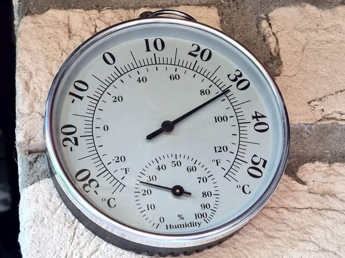 Thermometer 31 Grad am 6. September 2023 um 18 Uhr - Finde den Fehler ...