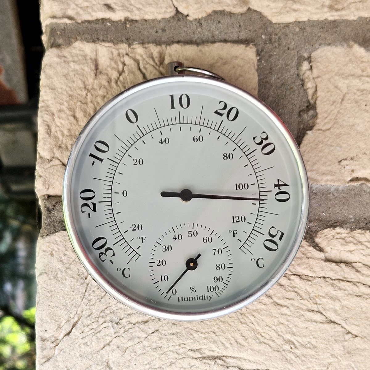 Thermometer 42 Grad im Schatten