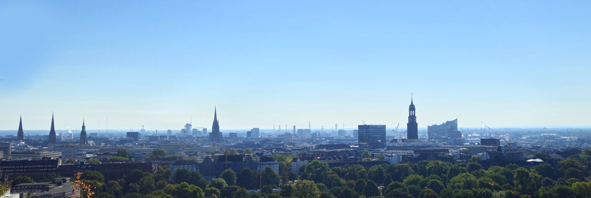 Blick auf Hamburg vom grünen Bunker