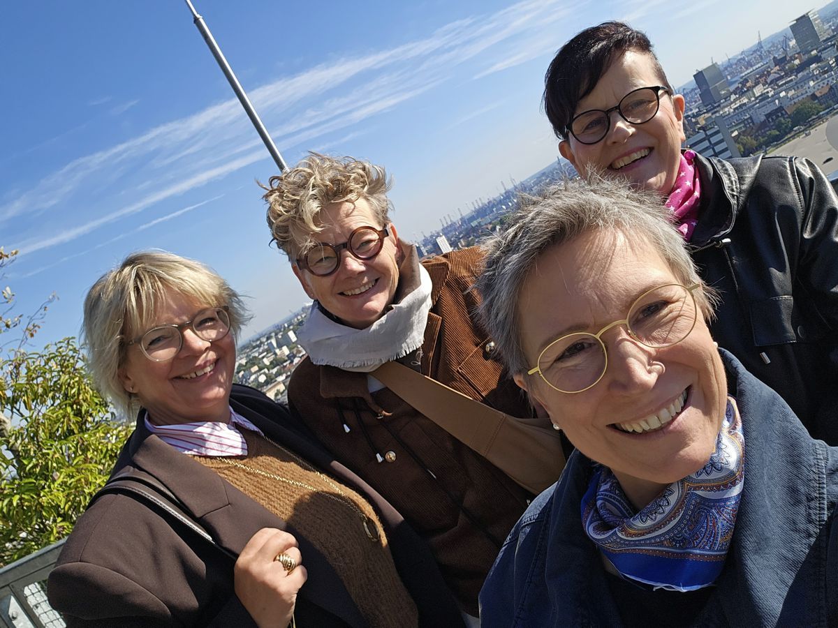 Bloggerinnen Nicole, Fran, Sabine und Ines im September 2025 auf dem grünen Bunke in Hamburg - Selfie