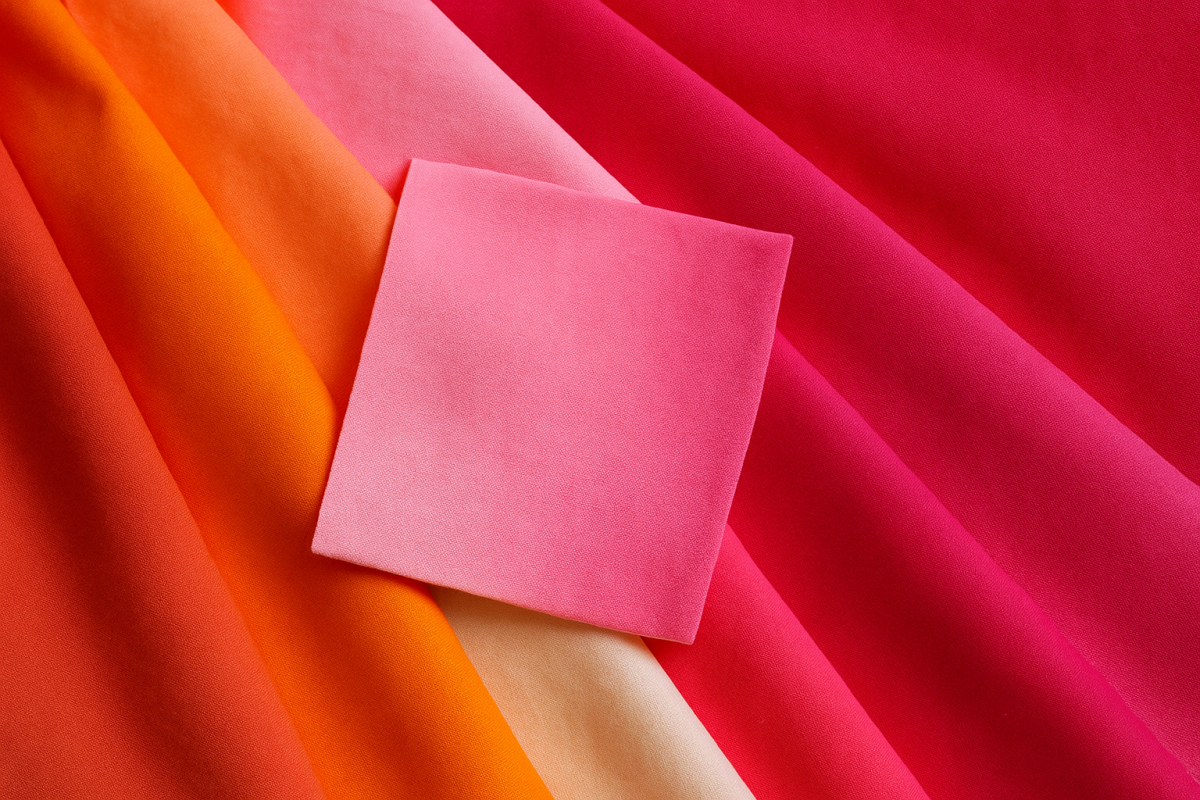 Warme Orangetöne und kaltes Rosa, Pink und Rot im Warm-Kalt-Kontrast - Bild mit KI-generiert