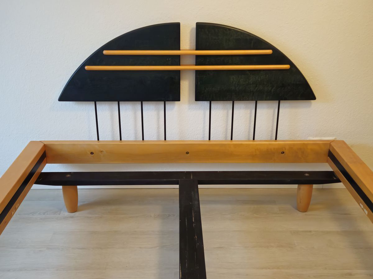 Bettgestell aus den 1990ern - Buche mit blauem, halbrundem Kopfteil