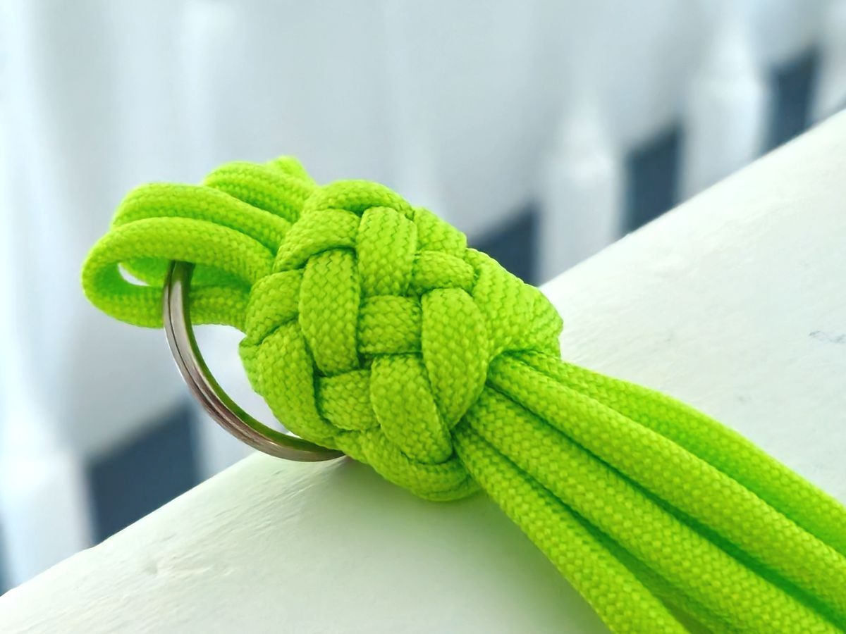 Knoten - geflochten aus Paracord - Neongrün - Schlüsselanhänger