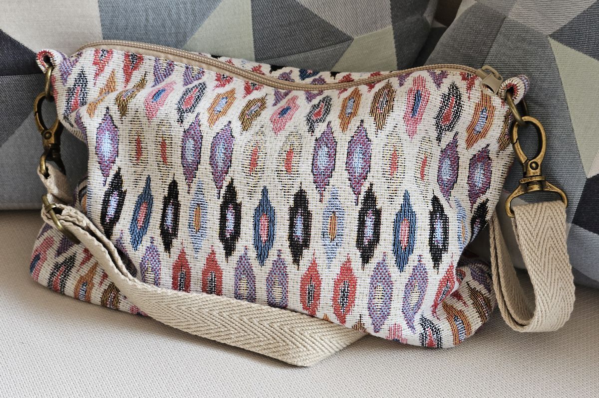 Mittelgroße Stofftasche Urban von De la Mur Line mit messingfarbenen Beschlägen