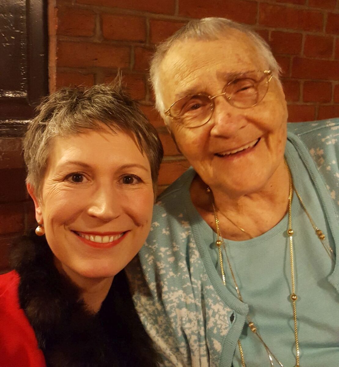 Ines Meyrose mit Gerlinde an deren 91. Geburtstag 2016