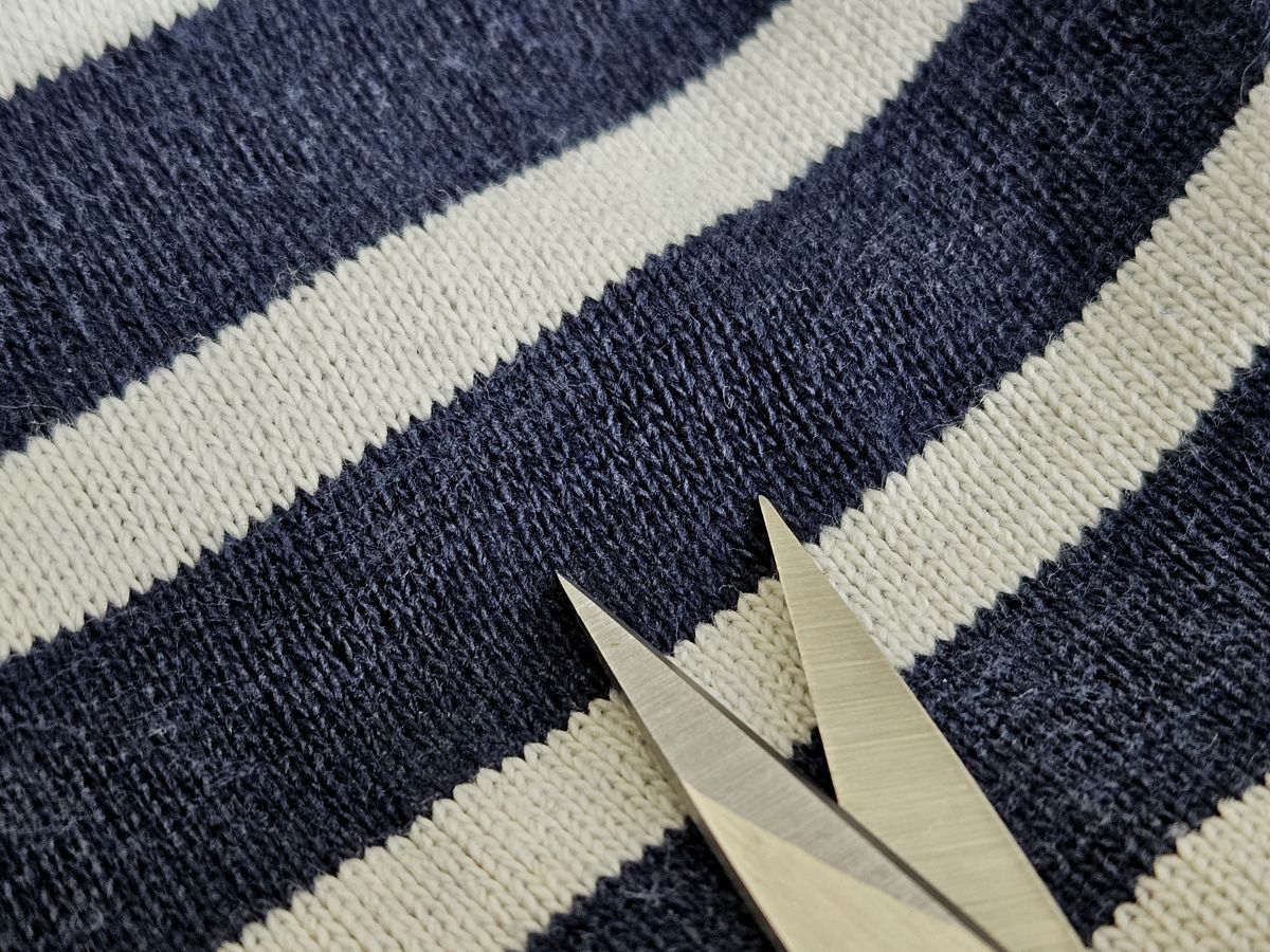 Ringelshirt Saint James Meridamm II in marine-ecru (dunkelblau-cremeweiß-gestreift) - Etikett entfernt