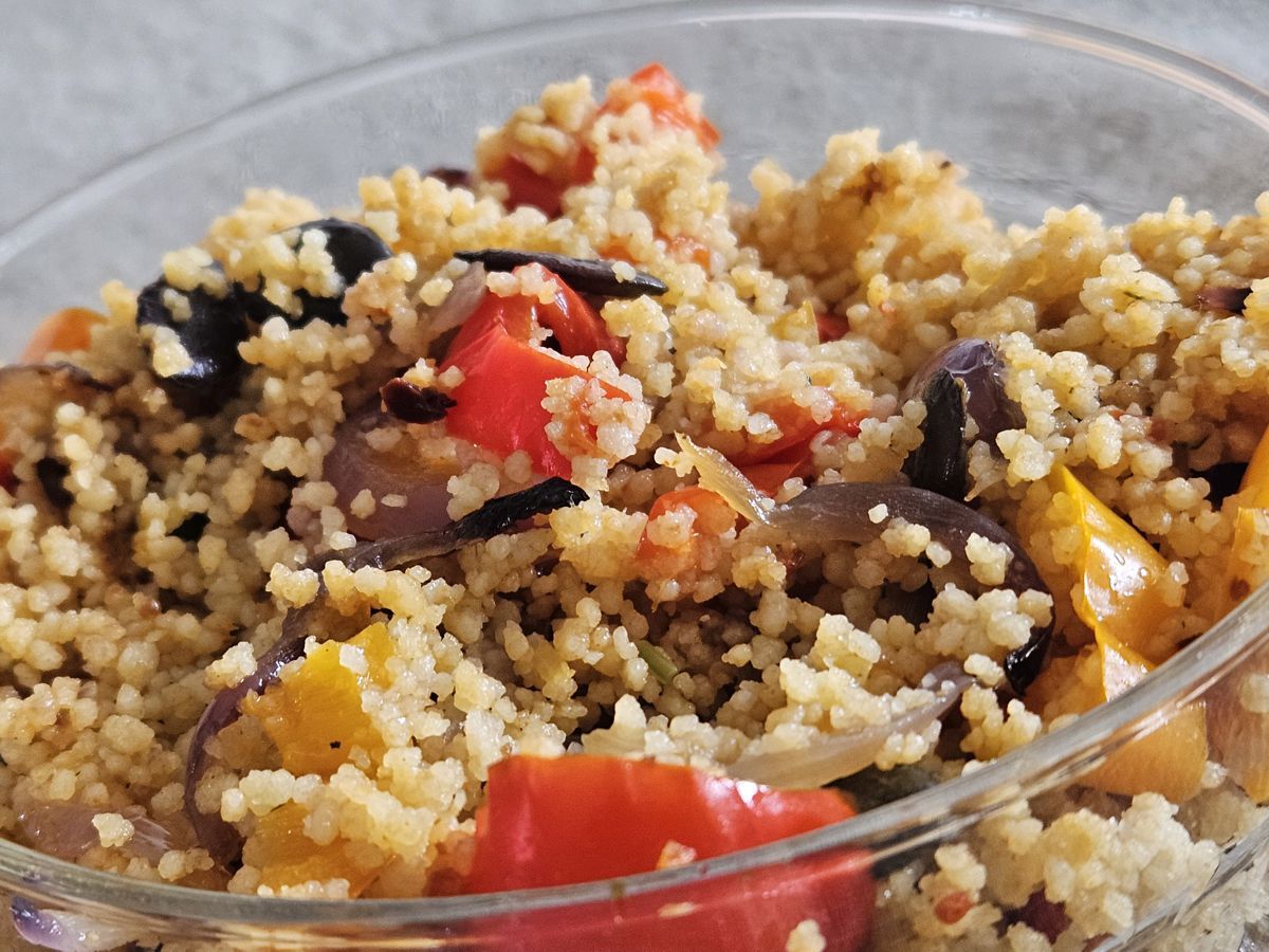 Couscous mit Ofengemüse aus Paprika und Zwiebeln